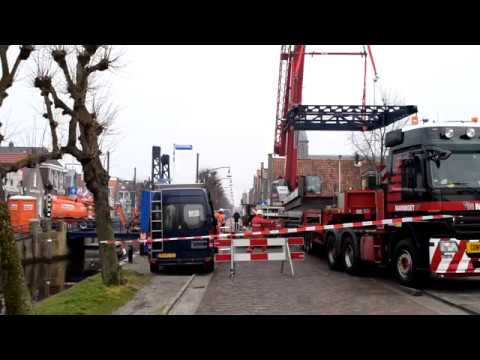 Teernstrabrug herplaatst