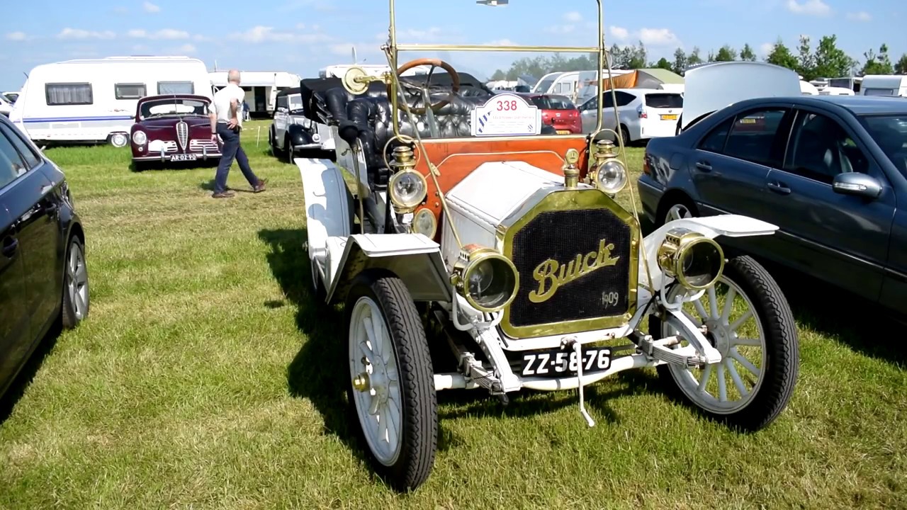 Oldtimers op weg door De Fryske Marren