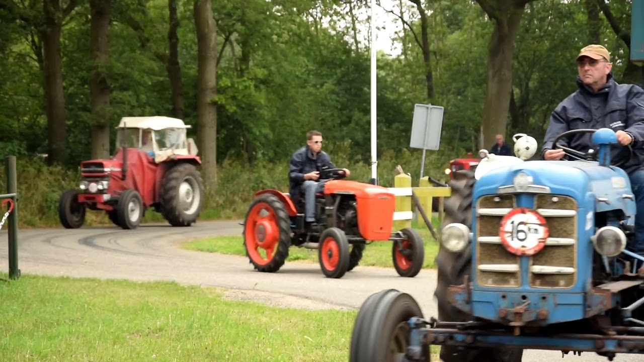 Trekkerelfstedentocht pauzeerd bij Manege Gaasterland