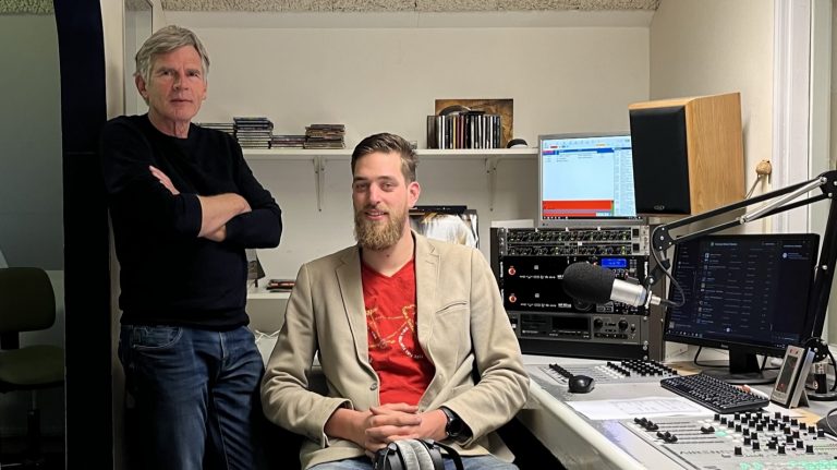 Nieuwe DJ Bij Radio Spannenburg doet zijn verhaal bij Groot de Fryske Marren