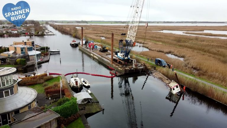Berging werkschip in Lemmer