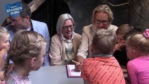 Wethouders ondertekenen contract met Groen Doen