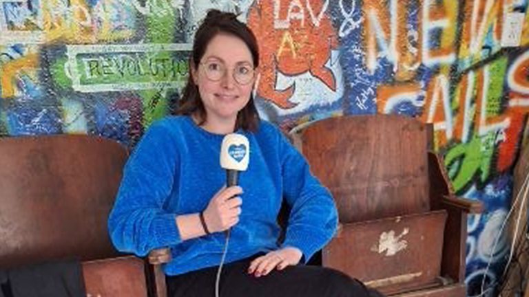 Tjitske Wiebenga sit ‘fol fan it waar’