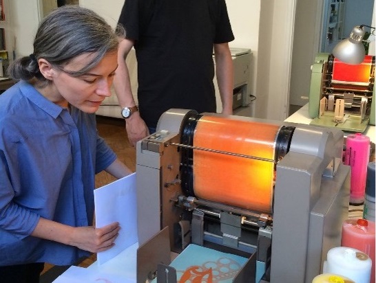 Drukken met stencilmachines en toneelverenigingen op de planken: dit kun je deze week doen