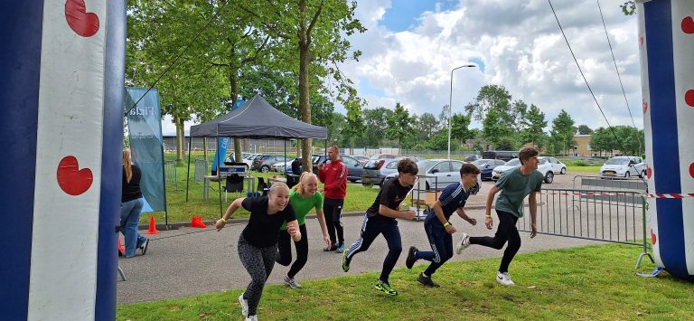 MBO scholieren strijden op NK Survival in Heerenveen