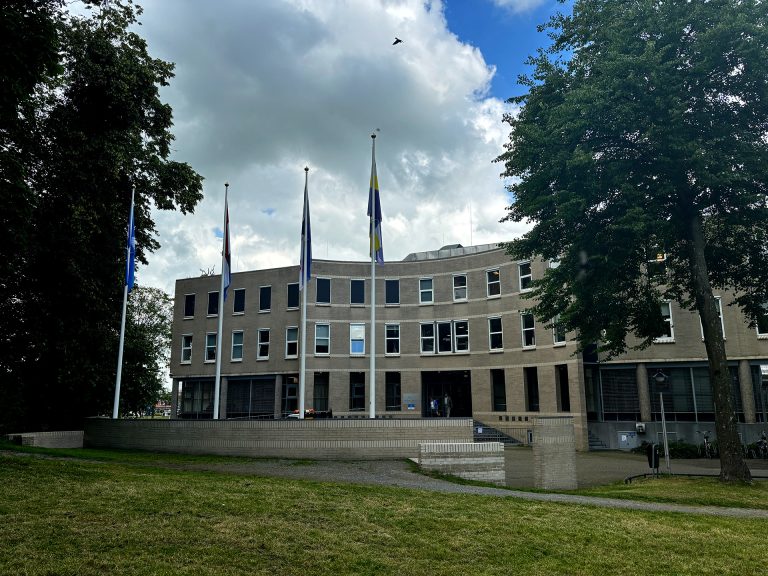 Raadsvergaderingen tijdelijk op andere locatie