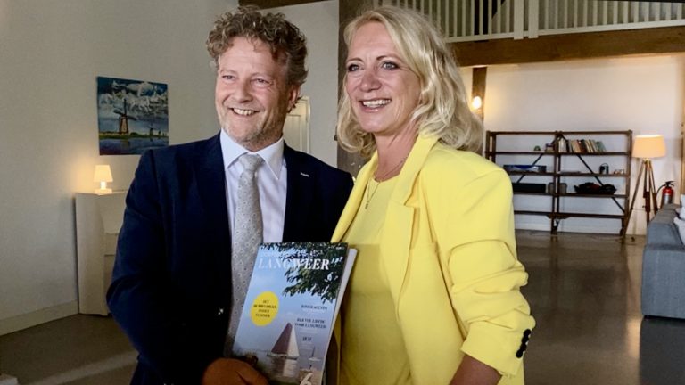 Dorpsblad Langweer omgetoverd tot glossy