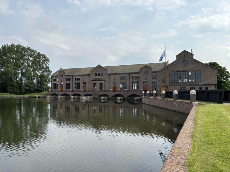Wat levert de titel “Het leukste uitje van Friesland” het Woudagemaal op?