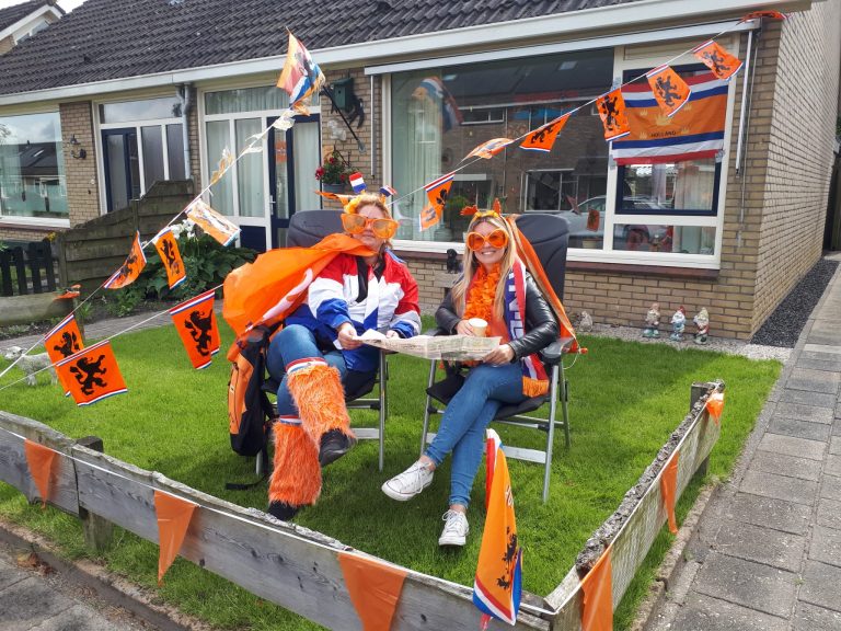 Oranjegekte in de tuin bij Jappie Hendriks