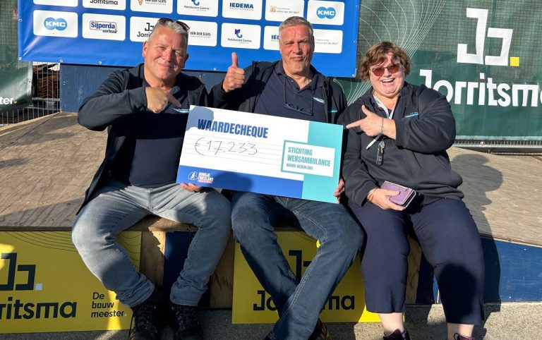 Rondje Friesland levert €17.233,- op voor Wensambulance