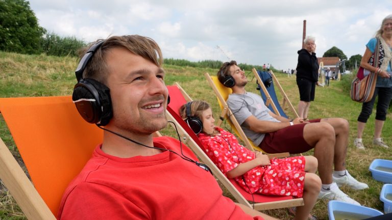 Honderden bezoekers genieten van kunst en cultuur aan Tsjûkemar