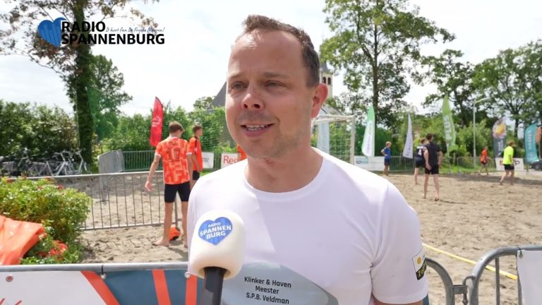 Oudemirdum loopt uit voor beachsoccer in nieuw jasje