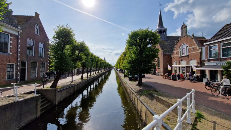 VIDEO: Warmte trekt bootjesmensen en fietstoeristen De Fryske Marren in