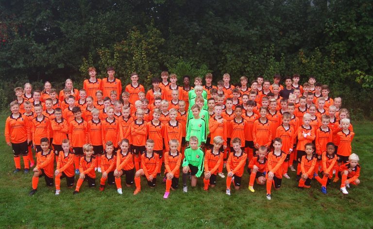 Alle leden VV Oudehaske spelen in compleet nieuw tenue