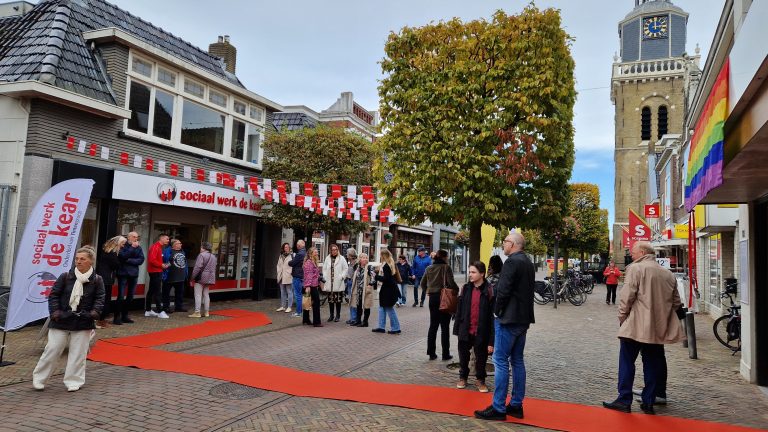 Feestelijke opening Lustrumweek Sociaal Werk De Kear in Joure bij nieuw pand