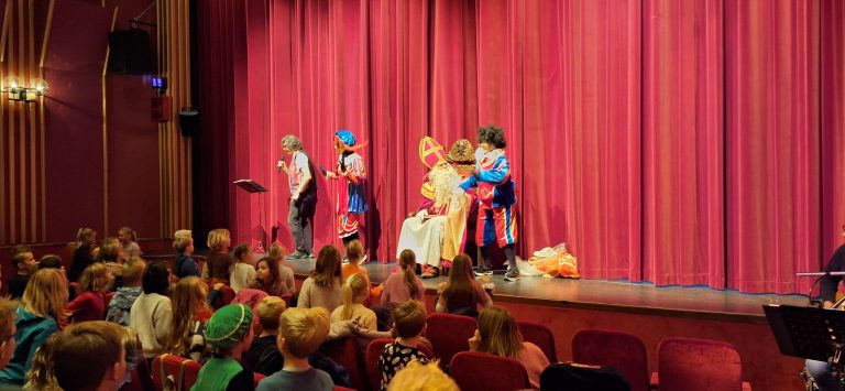Heerenveens sprookje Sinterklaas voor de 78ste keer opgevoerd