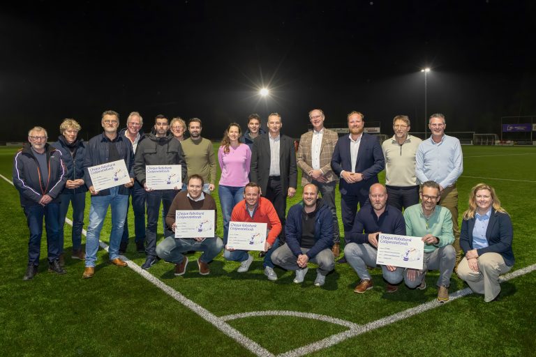 Sportclubs langs Friese IJsselmeerkust krijgen steun voor duurzame toekomst