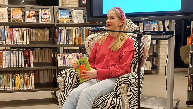 Tessel van Eif blinkt uit in regionale voorleeswedstrijd en mag door naar Finale