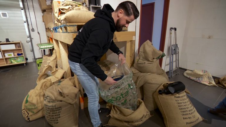 VIDEO: Dure koffie raakt Friese koffiebranche hard