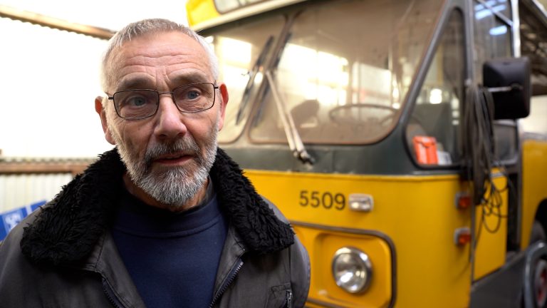 Van vochtprobleem naar vakwerk, restauratie van FRAM-bus is een groot project
