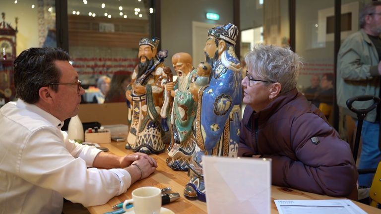 Taxatiedag trekt gelukszoekers en een hakenkruis naar Museum Joure