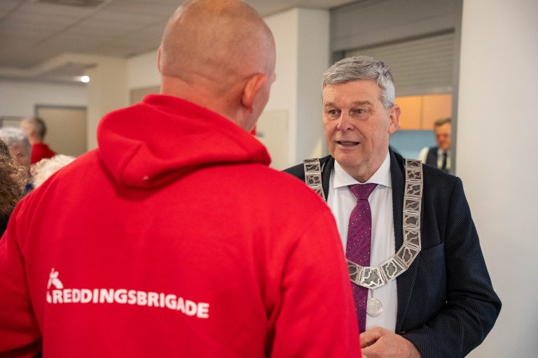 Reddingsbrigade Lemmer biedt petitie aan bij gemeenteraad: “We willen geen afscheidsfeestje vieren”