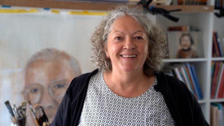 Rianne Witteveen kan eindelijk afstuderen aan Kunstacademie: “Vroeger moest er brood op de plank komen”