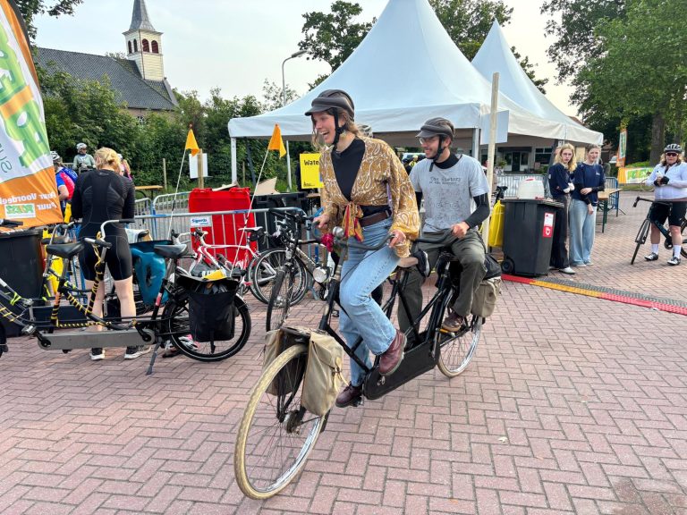 Minder ongelukken en aangenaam weer: Fietselfstedentocht “perfect verlopen”