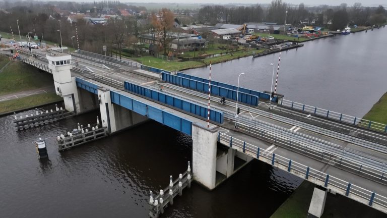 Rijkswaterstaat wil 16 juni beginnen met aanleg van tijdelijke brug Uitwellingerga