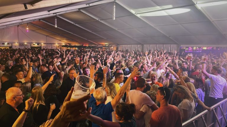 Laatste weekend van juni: dorpsfeesten, SimmerFair en Sipelsneon