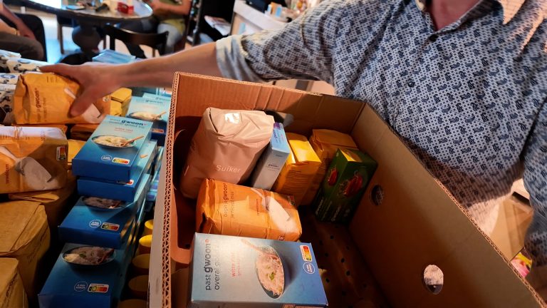 Boodschappen doen voor Oekraïne bij de Spar in Bakhuizen