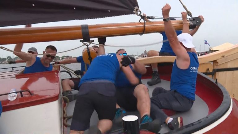 Skûtsje van Joure wint openingswedstrijd SKS bij Grou