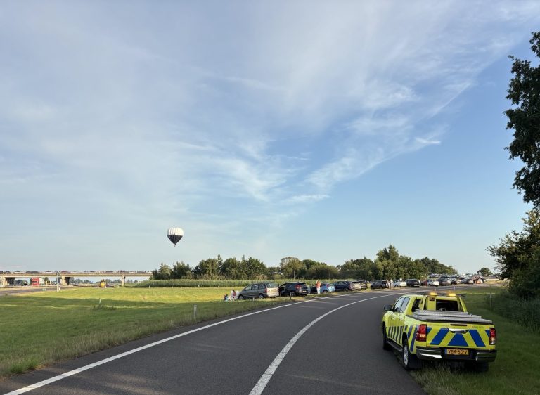 Rijkswaterstaat: Parkeren langs snelweg voor Ballonfeesten is levensgevaarlijk