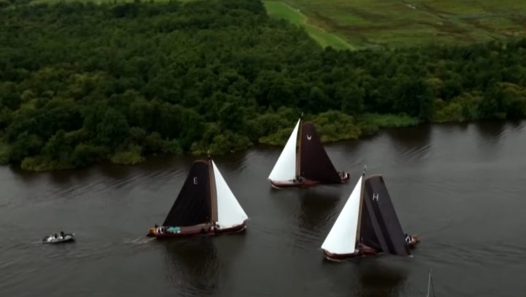 Earnewâld zeilt onbedreigd naar overwinning op thuiswater