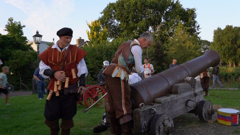 Traditie leeft voort: Historische kanonschoten te horen in Sloten