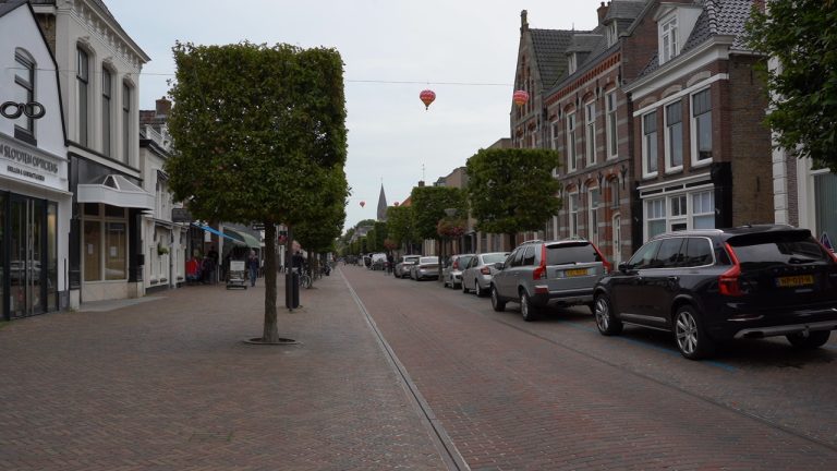 Automobilist rijdt door na aanrijding met fietser in Joure