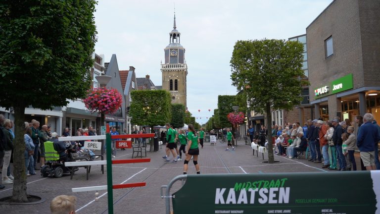Kaatslegendes strijden in het hart van Joure