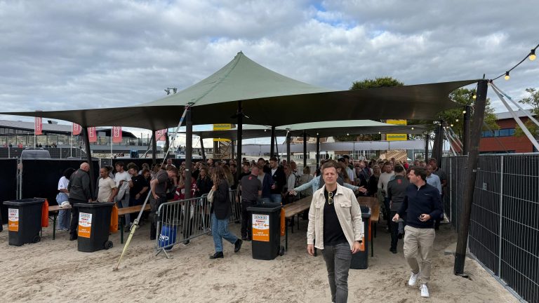 VIDEO: Dansen in het zand tijdens Glemmer Beach