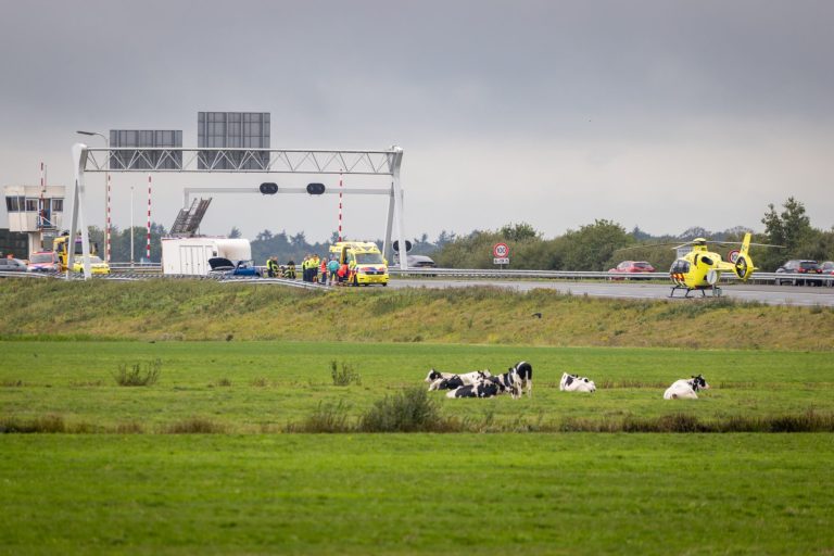 Persoon gewond na ongeluk op A6, politie zoekt getuigen