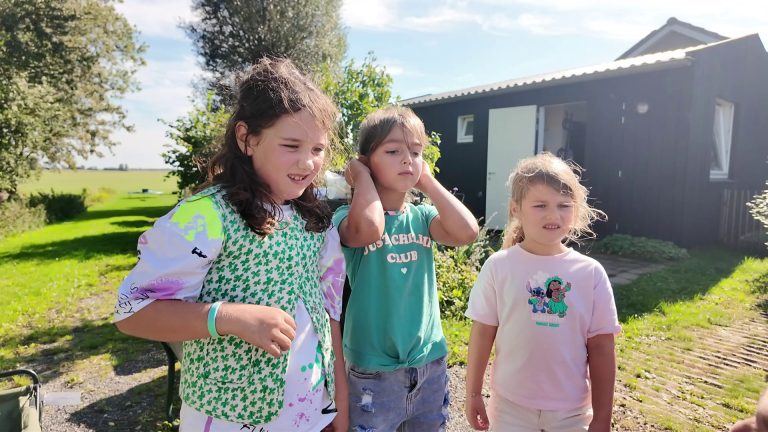 “Het is niet leuk”: kinderen in actie na brand speelgoedkist