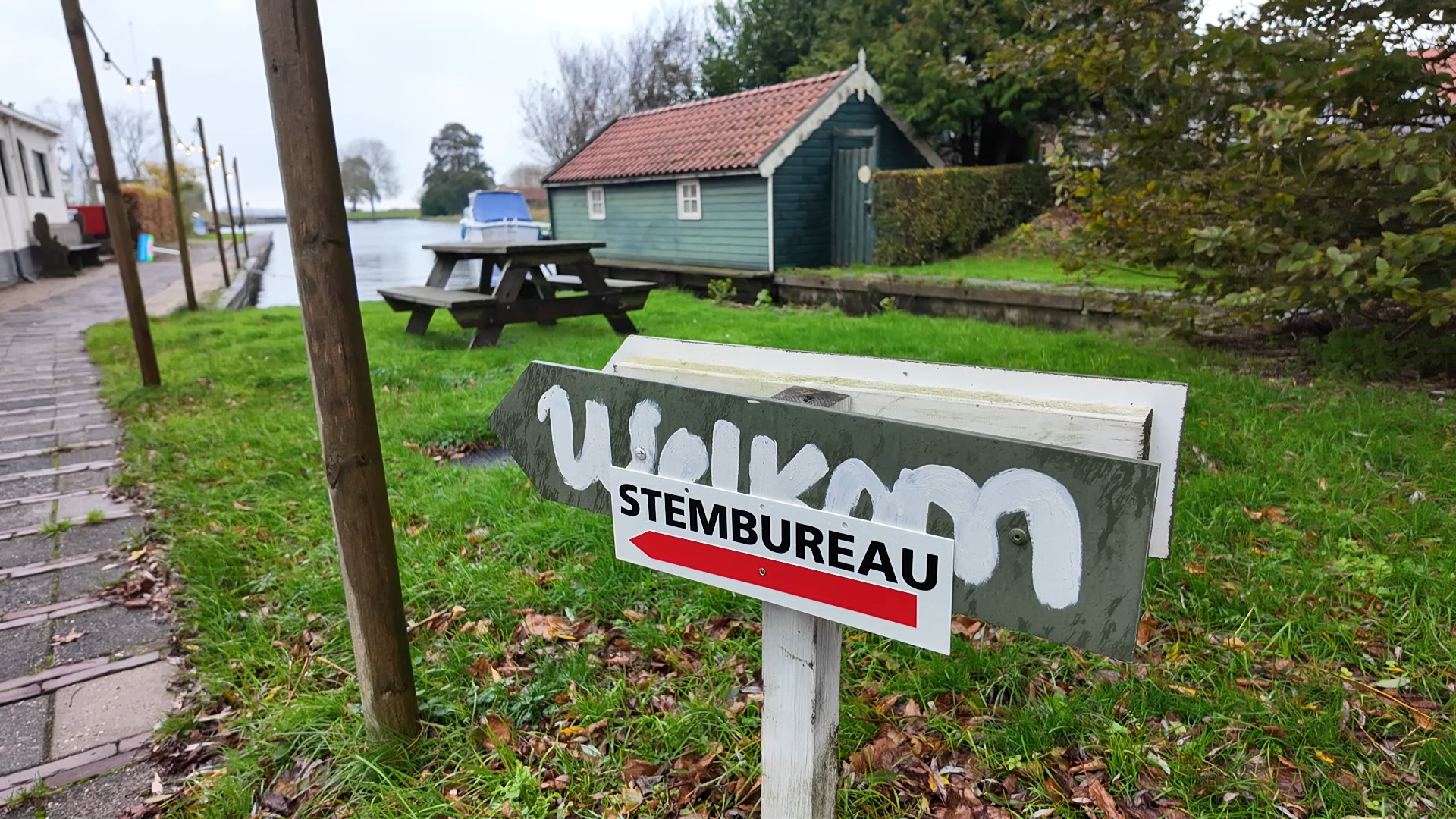 Stembureau Goingarijp buiten