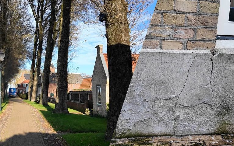 Stadsgezicht met barsten – huizen in Sloten lijden onder verzakkingen