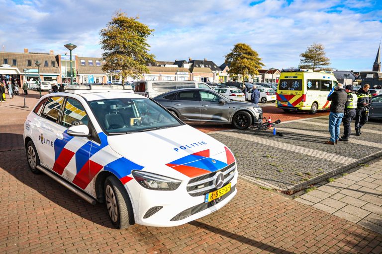 Wielrenner gewond bij botsing met auto aan Stationsweg in Lemmer
