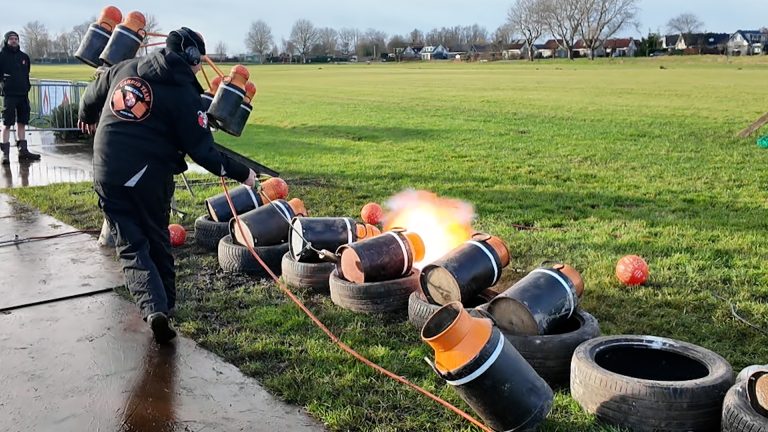 De sfeer zit er goed in bij het Carbid Team Terherne: “Het is feest!”