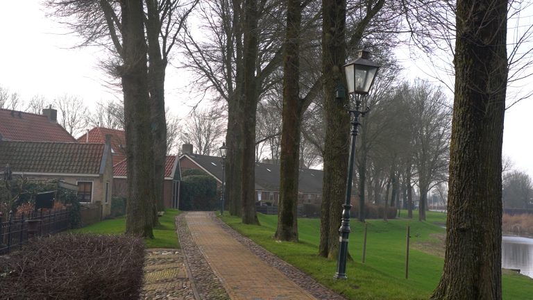 Onderzoek naar verzakkingen in Sloten: oorzaak ligt ‘in het midden’