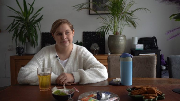 Naomi (17) zoekt een nierdonor: ”Jij bent ziek, je hoort er niet bij”