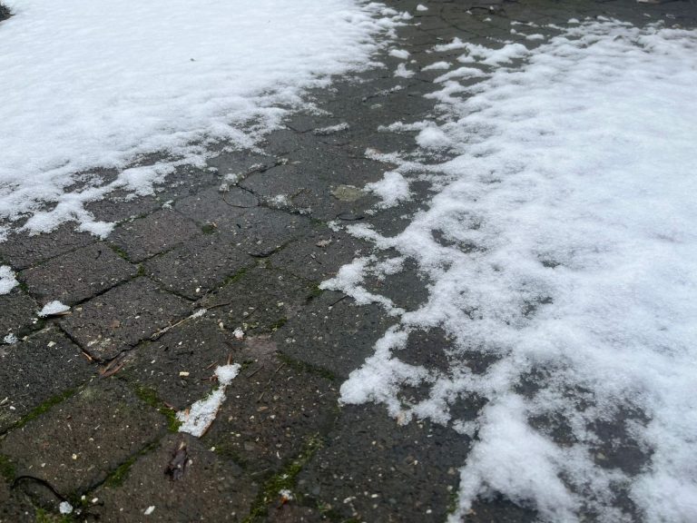 Code Oranje voor Friesland: kans op gladheid door ijzel en sneeuw