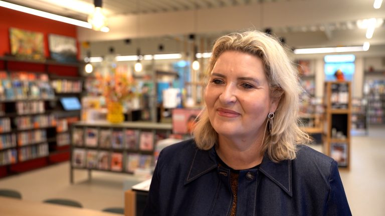 Directeur-bestuurder Rixt Heegsma van Bibliotheken Mar en Fean.