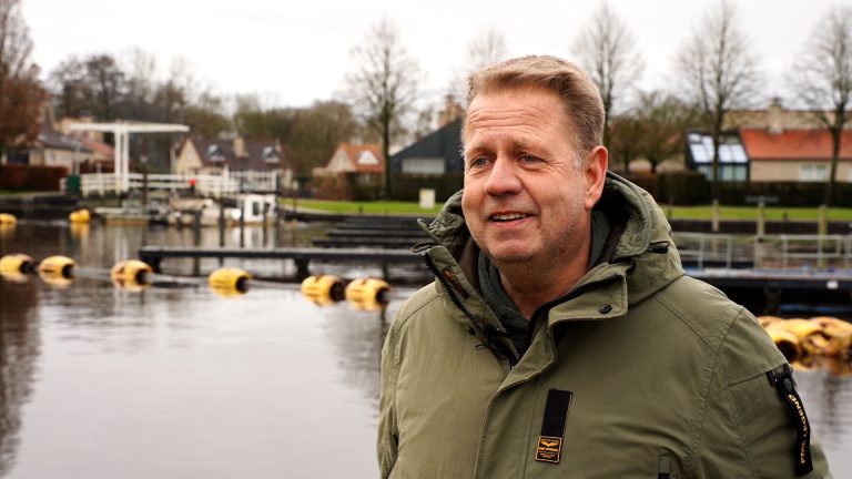 Baggerwerk moet vastlopende boten in Langweer voorkomen