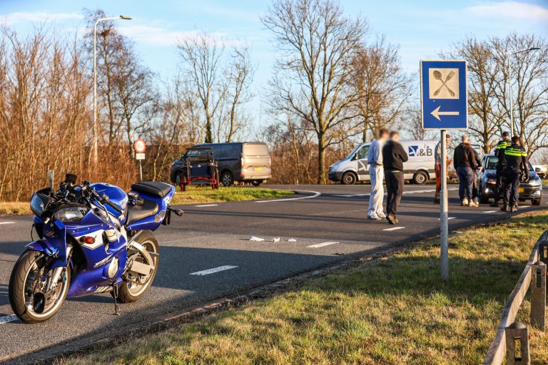 Motorrijder en paard gewond bij aanrijding op N354